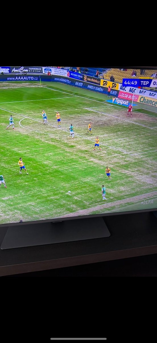 jirimullerEsam's tweet photo. Když klub nedokáže připravit hřiště, možná by měl začít přemýšlet, co vlastně dělá v lize.
“Skvela reklama na fotbal” https://t.co/6ueO3JdUC4