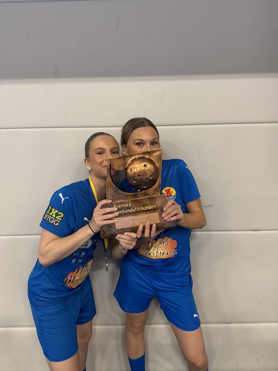 Sandebacks's tweet photo. Kalmars första USM-medalj 🤩💪
#CL98 #Kalmar https://t.co/kIQyoxDaMa