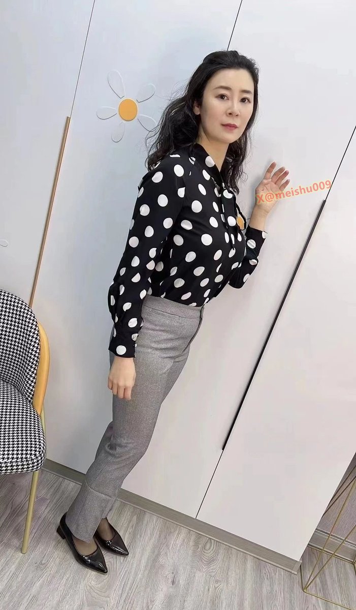 当阿姨穿上西装裤  秒变职场女上司 https://t.co/HAK4IVL2EJ