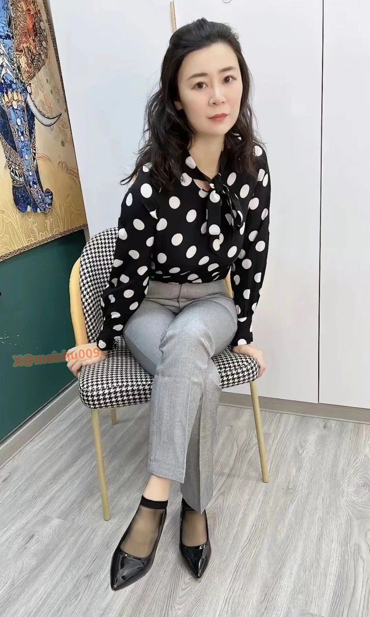 当阿姨穿上西装裤  秒变职场女上司 https://t.co/HAK4IVL2EJ
