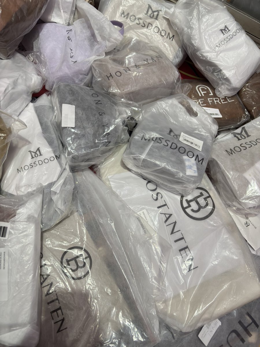 Deaffpeot's tweet photo. Hallo guys,
Aku share jualan preloved lagi nihh..
masih pada baru cuma sekali pakai aja 👀✨
kira kira masih pada minat ga ya?

Oiyaa yang mau ikut saluran updatean terbaru bisa join kesini ya 🔽

 https://t.co/55G2FgVPJs https://t.co/EoJyon4giM
