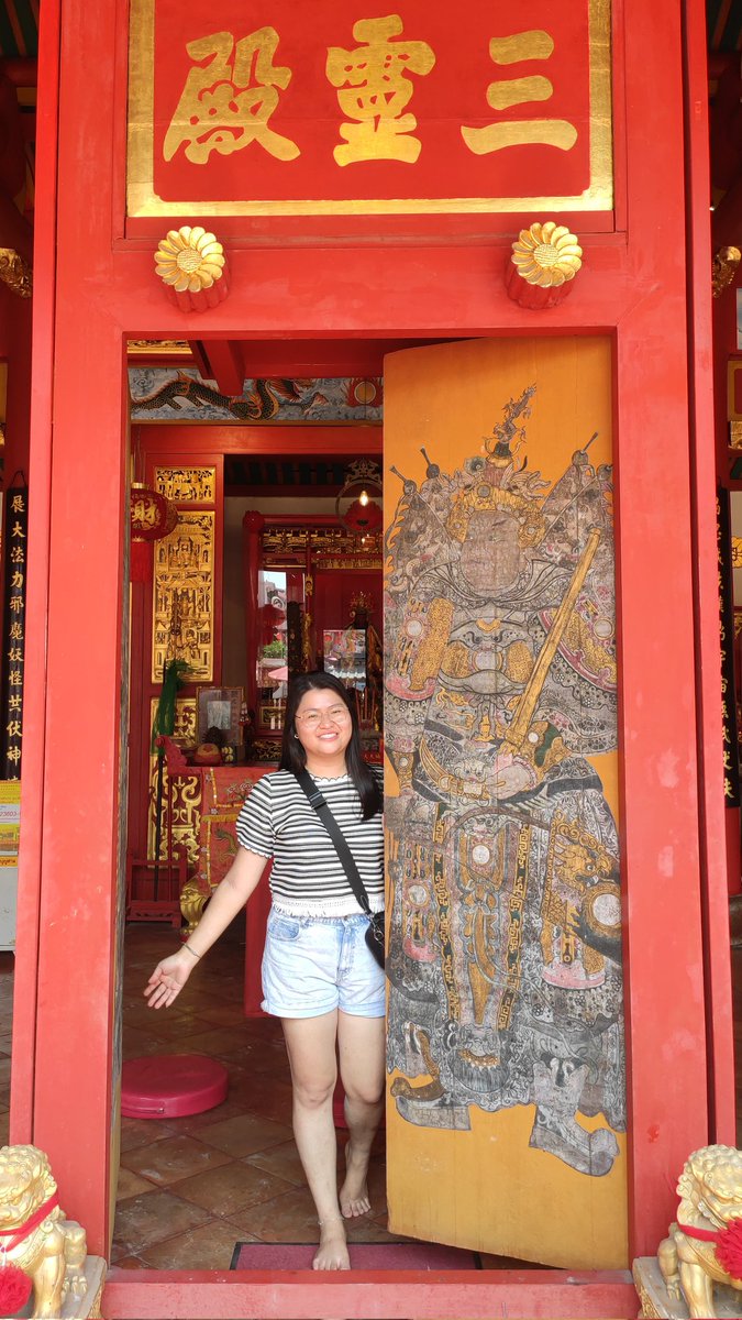 teohyeeling's tweet photo. Pretty old town with its historic significance and funky street art. Temples and shrines hide amongst the streets and alleyways and just wandering around to look for interesting mix of Siam and Chinese architectural styles 🇲🇾🇹🇭🛣️⛩️🌊✨

#songkhla #roadtrip @AmazingThailand https://t.co/RLfwOdFDnJ