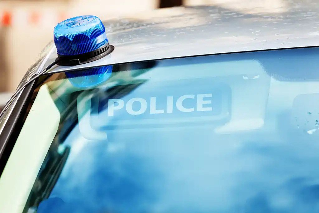 Un homme soupçonné d'avoir violé une adolescente de 15 ans dans un parc de Grenoble (Isère) est activement recherché par les policiers. Les faits se sont déroulés en début d'après-midi lundi. La victime a été retrouvée sous le choc par un passant qui a donné l'alerte