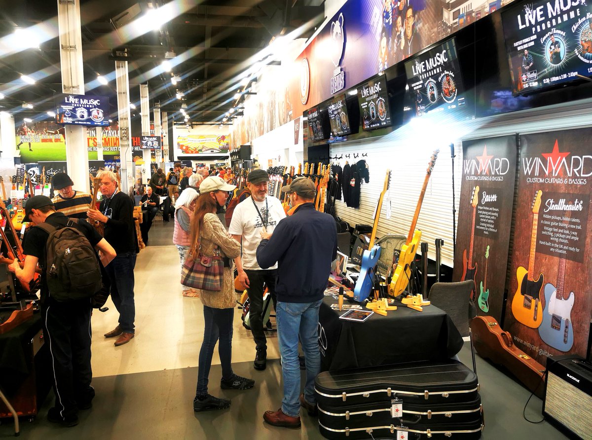 Today Matthew, instead of #FulLiv we're mostly enjoying a lovely day at <a href="/BristolCity/">Bristol City FC</a> Stadium for <a href="/MojoShows/">Mojo Guitar Shows</a> #BristolGuitarShow with <a href="/guywlewis/">Guy The Eye</a> &amp; his fine UK custom brand #WinyardGuitars #KeepinIt12