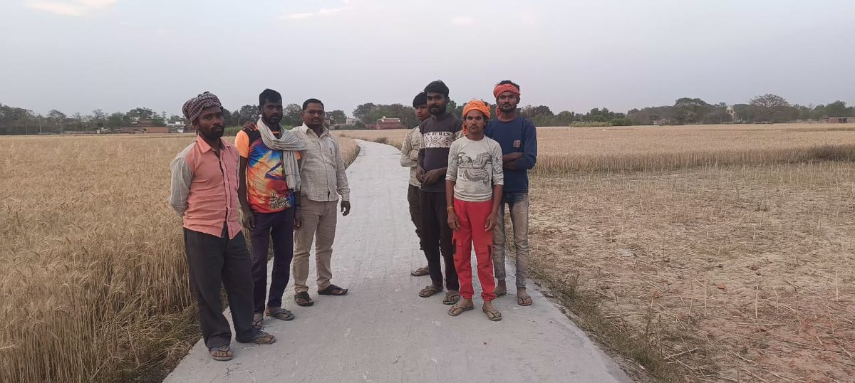 AtmaRamPatelARP's tweet photo. ग्रामसभा की जनसुविधा एवं ग्राम विकास को ध्यान में रखते हुए एक और इंटरलॉकिंग कार्य गोपालपुर के तलाब पर सफलतापूर्वक कराया गया। 🛣️✅

"काम किया है, काम करेंगे – जन-जन का सम्मान करेंगे"
आप सभी के सहयोग और आशीर्वाद से विकास की यह यात्रा निरंतर जारी रहेगा ।

आपका अपना – आत्माराम पटेल https://t.co/FfdAEyzEuI