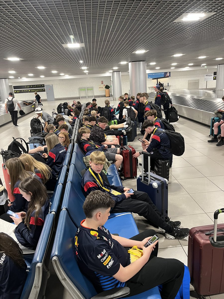 PHS_PhysEd's tweet photo. Landed safely in Lisbon. All bags collected and off to the hotel #Benfica2025 #sportstour 🇵🇹 https://t.co/eYIkMkodHJ