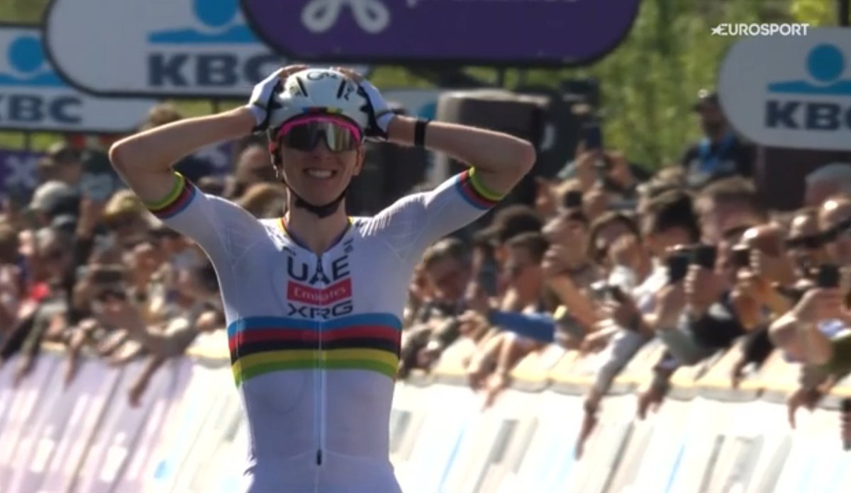 26 anos. 8 monumentos. 3 Tours + 17 etapas. 1 Giro + 6 etapas. 93 vitórias. Infinitos ataques memoráveis.
É surreal, não sobram mais adjetivos.
🔜🐐
#RVV25