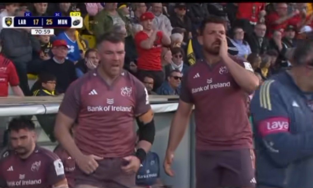 TobyBourke's tweet photo. I had the same head on me at this time during the match. Unbelievable work rate and dedication from #munster. #LARvMUN #SUAF https://t.co/JsBEg3Oi87