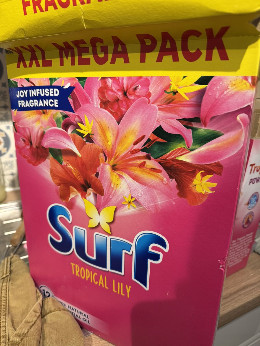 TheKenClarke's tweet photo. @LidlGB do you advertise an “XXL” pack just to waste packaging?
Here it is, fitting into the regular @asda pack 🤨 https://t.co/2at42OWj2Y