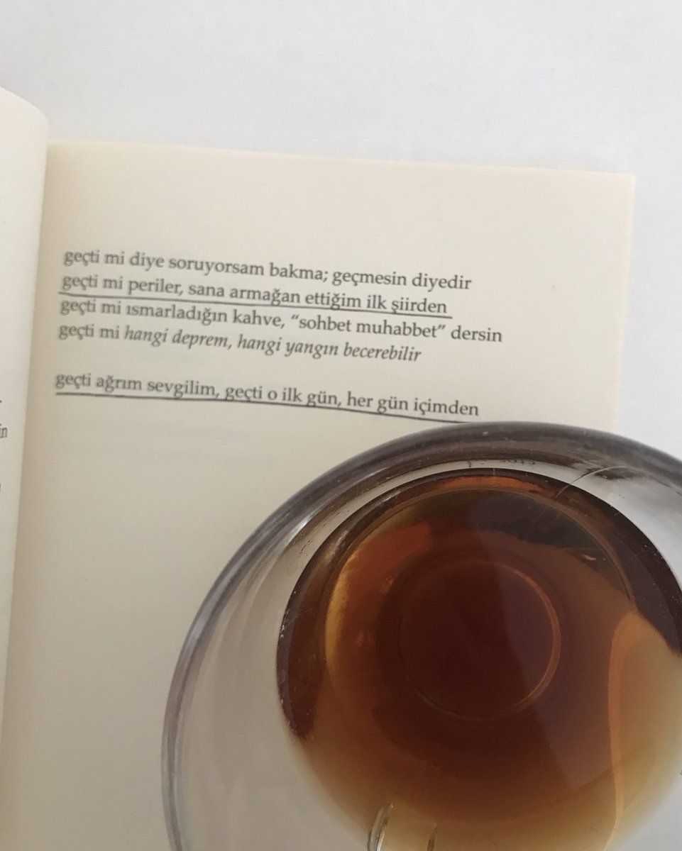 İnsan nerede yaşarsa oralı oluyor, orayı giyiniyor herhalde.
-Onur Caymaz