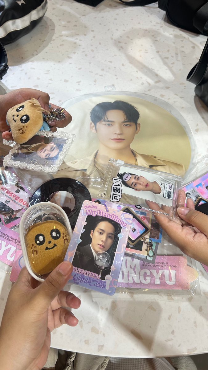 httpmingoo's tweet photo. first mingyu cse!! thank you for today @gyuuucheollie @pookiengyuhao 🥺💓 https://t.co/BOgAOJpAMZ