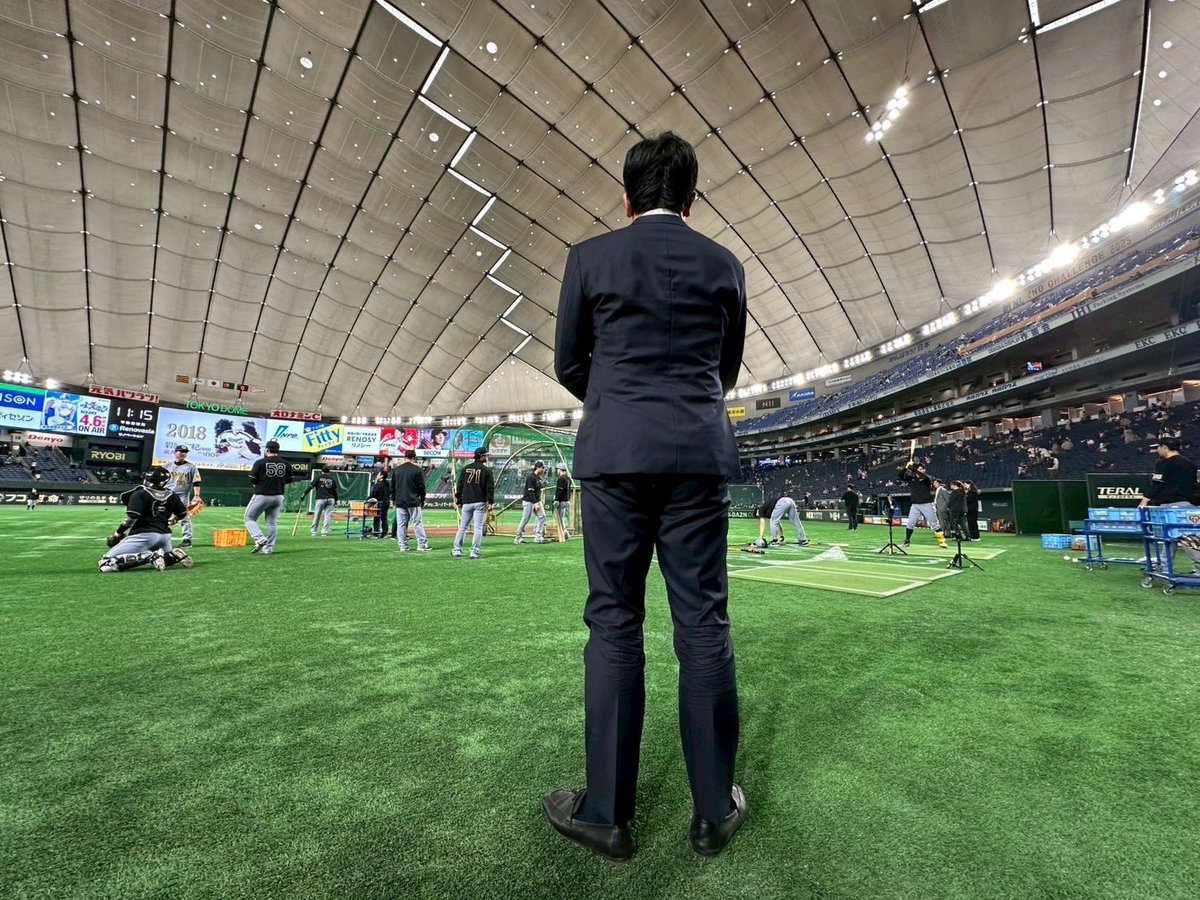 match_no3's tweet photo. 東京ドームで巨人対阪神伝統の一戦解説でした‼️
大学の大先輩赤星さんとご一緒でした‼️
めちゃめちゃしびれる試合‼️
試合前には、東京ドームの前で熱男‼️ https://t.co/w7JoTwLovz