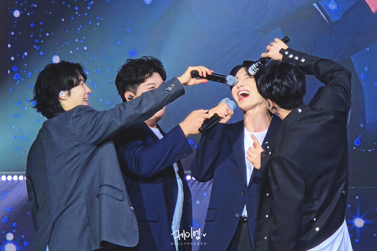 #슈퍼주니어  💙

2025.04.06 - EUNHYUK LIVE TOUR 2025 -Limitless: Time- Special in SEOUL &lt;DAY 2&gt;