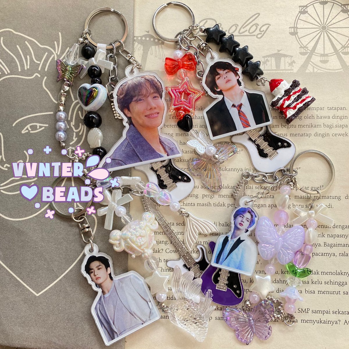 vvnterbeads's tweet photo. Hello Everyone!!💓
Aku mau up barang barang sisaan dari event ku kemarin, semoga kalian banyak yang berminat ya🥰

Ada Keychain, Kalung, Gelang, dan Strap phone juga, yukkk check thread ini

Bisa CO di oren &amp; COD🥰
Link toko: https://t.co/Cr5FXm3CrR

Dom: Depok https://t.co/aH5cvhwtMQ