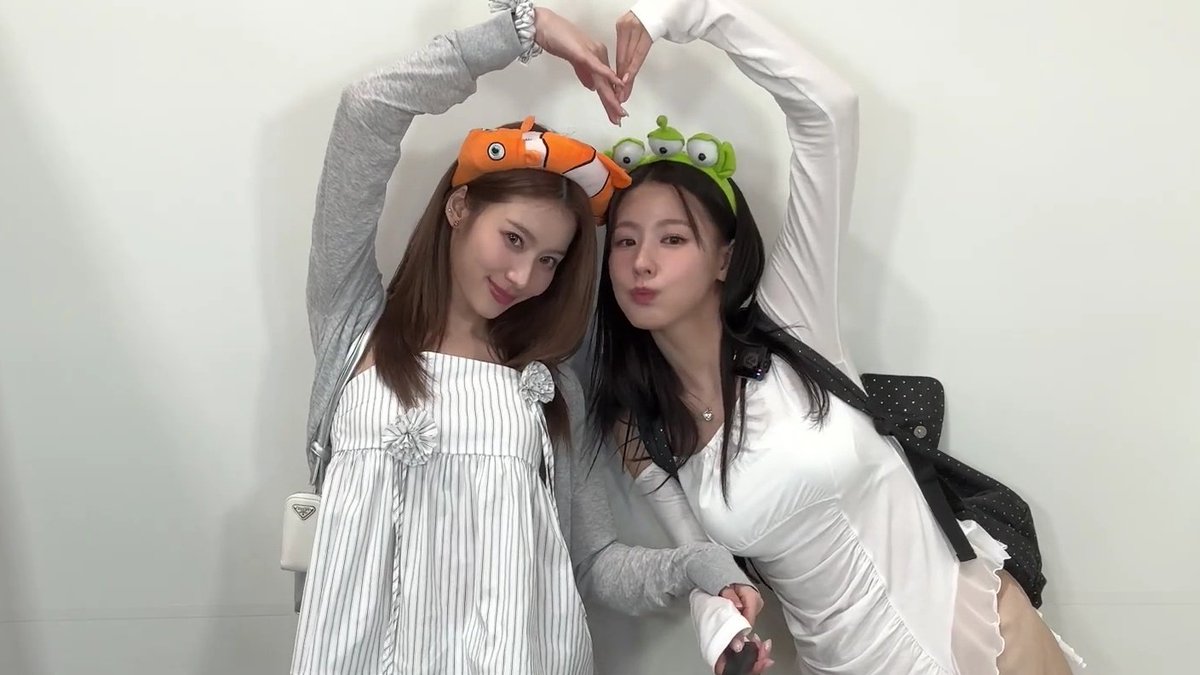 searchmiyeon's tweet photo. 💚🧡 https://t.co/N6husr0aWM