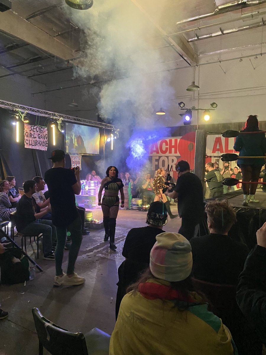 Davesewell04's tweet photo. Prematch pics Lu Wave @_lucialee #AlunaBlue @ProWrestlingEVE https://t.co/VkZRtF83NL