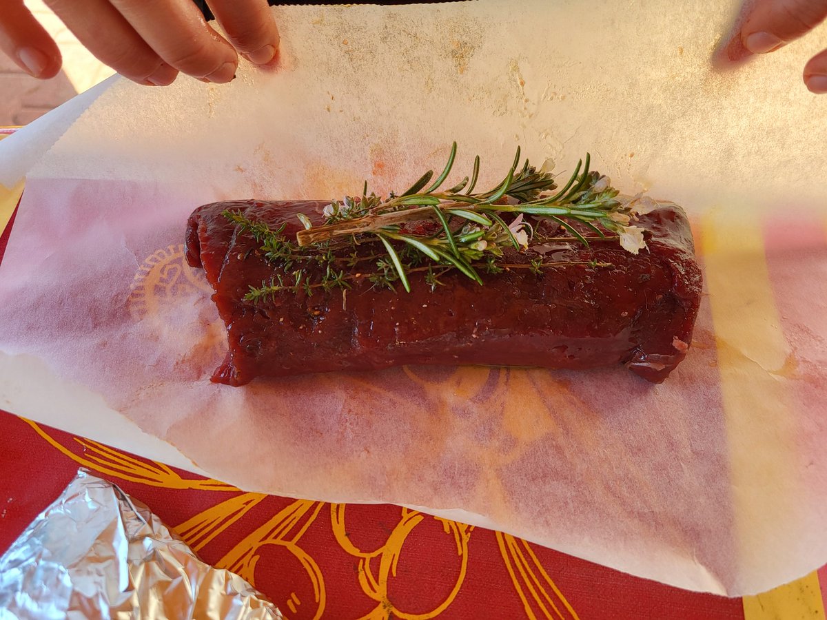 DoryC6's tweet photo. Petit barbecue à midi avec filet de chevreuil aux herbes du jardin et en papillotes et cuisses de poulet. Le tout accompagné de salade verte et de frites.
Agriculture et chasse sont indissociables pour bien se nourrir.
Bon appétit !
#ChassePartage
#FrAgTw https://t.co/viZuFrGsYw