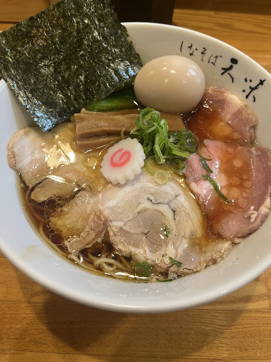 支那そば　
前回塩食べたけど、こっちの方が好み