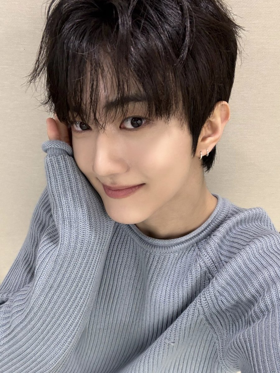 YOUNITE_twt's tweet photo. 오늘 꽃들 보니까 좋았다☺🤍

#경문 #KYUNGMUN https://t.co/4lLNxxqsh6