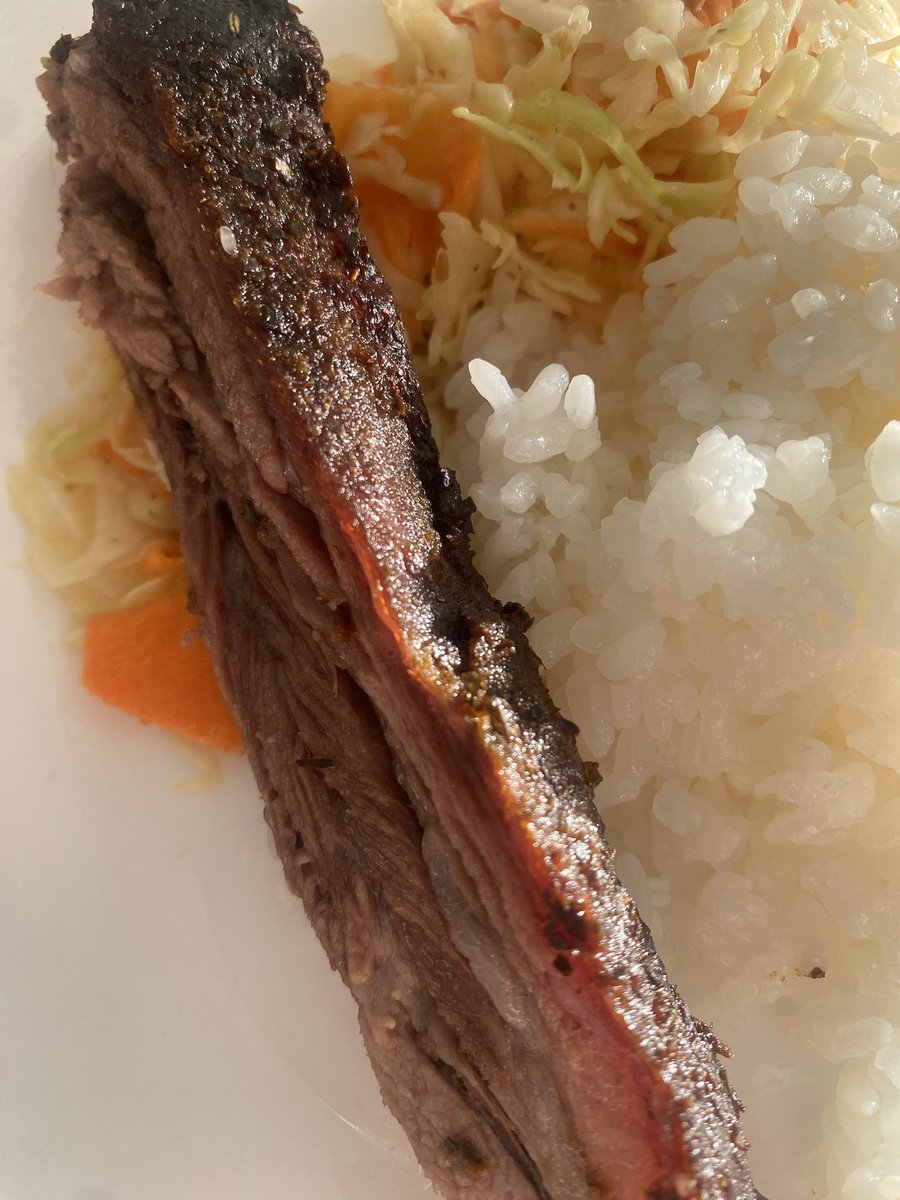 Hidden0_0's tweet image. Хүзүү шарсымаа. Өнөөдөр амталсан хүзүүгээ тугалган цаасанд ороож бгаад 3 цаг шарсан, яг гоё болж🫠. Бичлэгүүд дээр гардаг шарсан мах шиг...