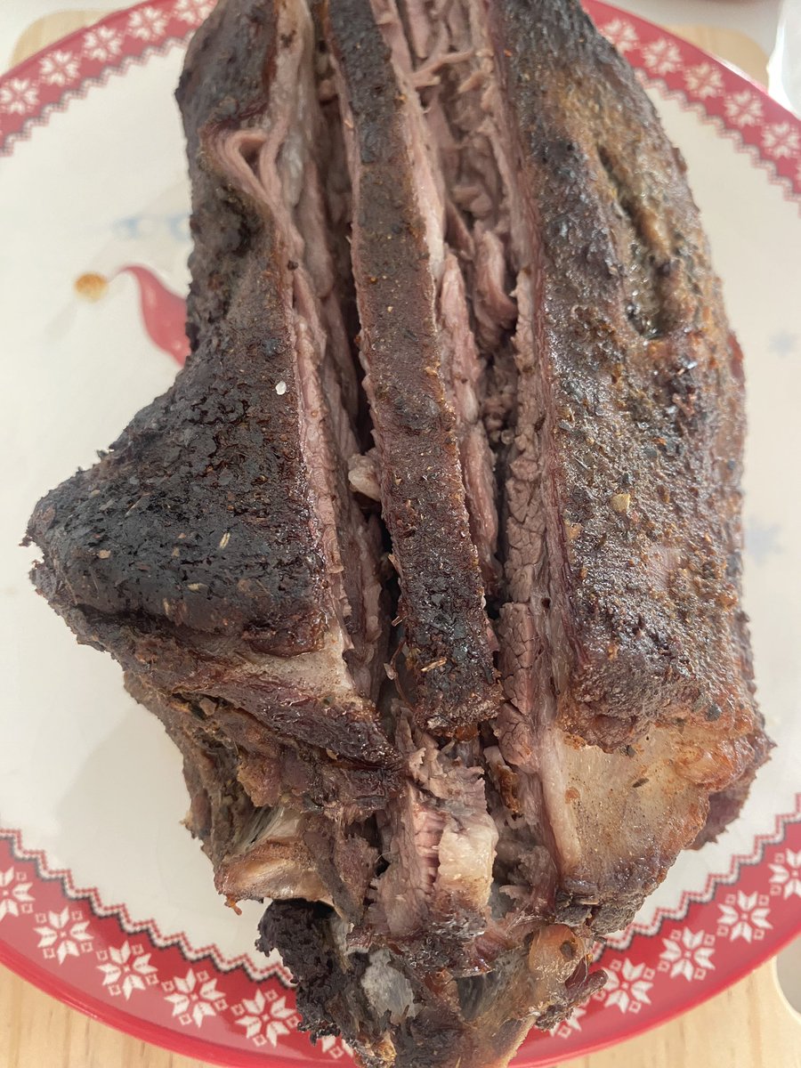 Hidden0_0's tweet image. Хүзүү шарсымаа. Өнөөдөр амталсан хүзүүгээ тугалган цаасанд ороож бгаад 3 цаг шарсан, яг гоё болж🫠. Бичлэгүүд дээр гардаг шарсан мах шиг...