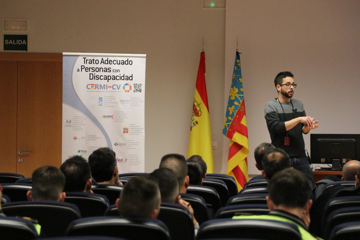 🚔 La <a href="/policialocalvlc/">PoliciaLocalValència</a> es forma per a millorar el tracte a persones amb #discapacitat davant una emergència 🚨.

➡️ Esta formació forma part del Pla d'Emergències Inclusives del <a href="/CERMICV/">CERMI CV</a>, per a garantir una resposta segura, digna i accessible per a tots i totes♿️.