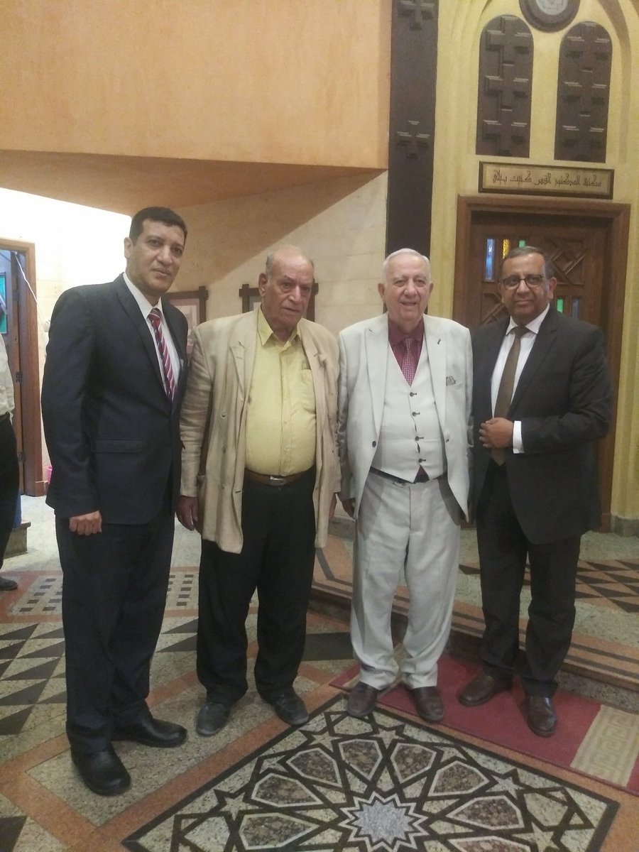 مع الاصدقاء.الاعزاءِ