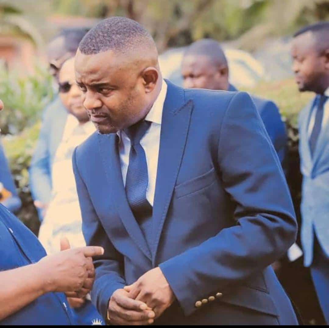 Bonny_Yuma's tweet image. #Rdc🇨🇩

@SalomonKalonda, sénateur de la République, se #distingue par sa remarquable capacité à #écouter les #citoyens. Cette écoute attentive lui permet de comprendre leurs #préoccupations et de bâtir un véritable #lien de confiance avec la #communauté.