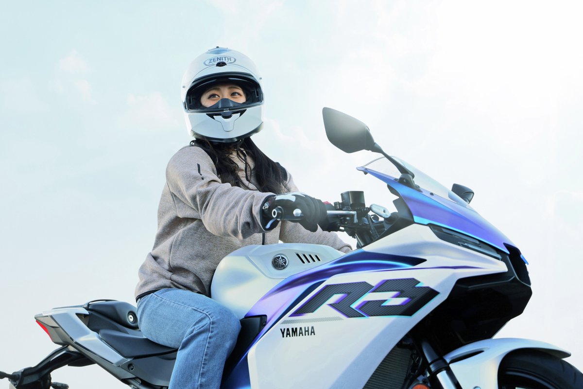 yamaha_bike's tweet image. #白の日 なので、2025年モデル「YZF-R3」「YZF-R25」に採用している&quot;マットパールホワイト&quot;について、開発エピソードをご紹介‼️

⚪圧倒的な個性をまとったインパクトカラーを追求
⚪既存のセオリーをあえて破りこれまでにないカラーリング誕生…