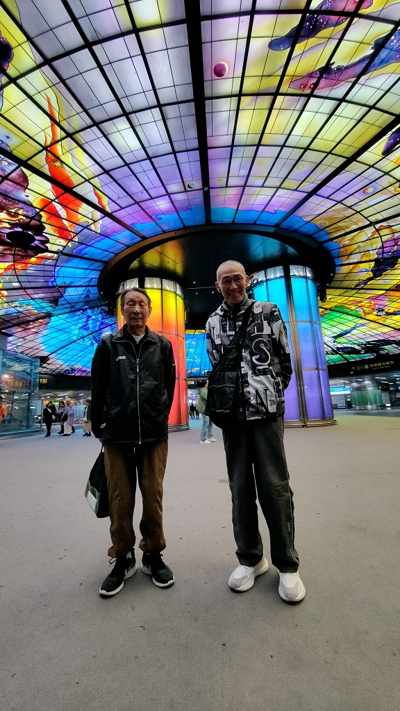 3月14日-17日　台北-台中-高雄へバスツアーに行って来ました。
九ふんでは観光客に紛れてスリが居ると聞いていたから用心していた筈なのにショルダーバッグからパスポートをスられました～でもスリにはパスポートは不要でポイ捨てされ後ろの観光客に『落としましたよ』と拾って貰いましたホッ😮‍💨