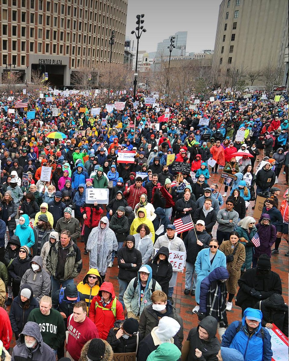CatalystSaurabh's tweet image. Thousands of people made their way Saturday to the Parkman Bandstand on Boston Common and marched to City Hall Plaza in one of the many “Hands Off!” rallies around the United States to protest the actions and policies of President Donald Trump and Elon Musk.
#Bostonrallies
#USA