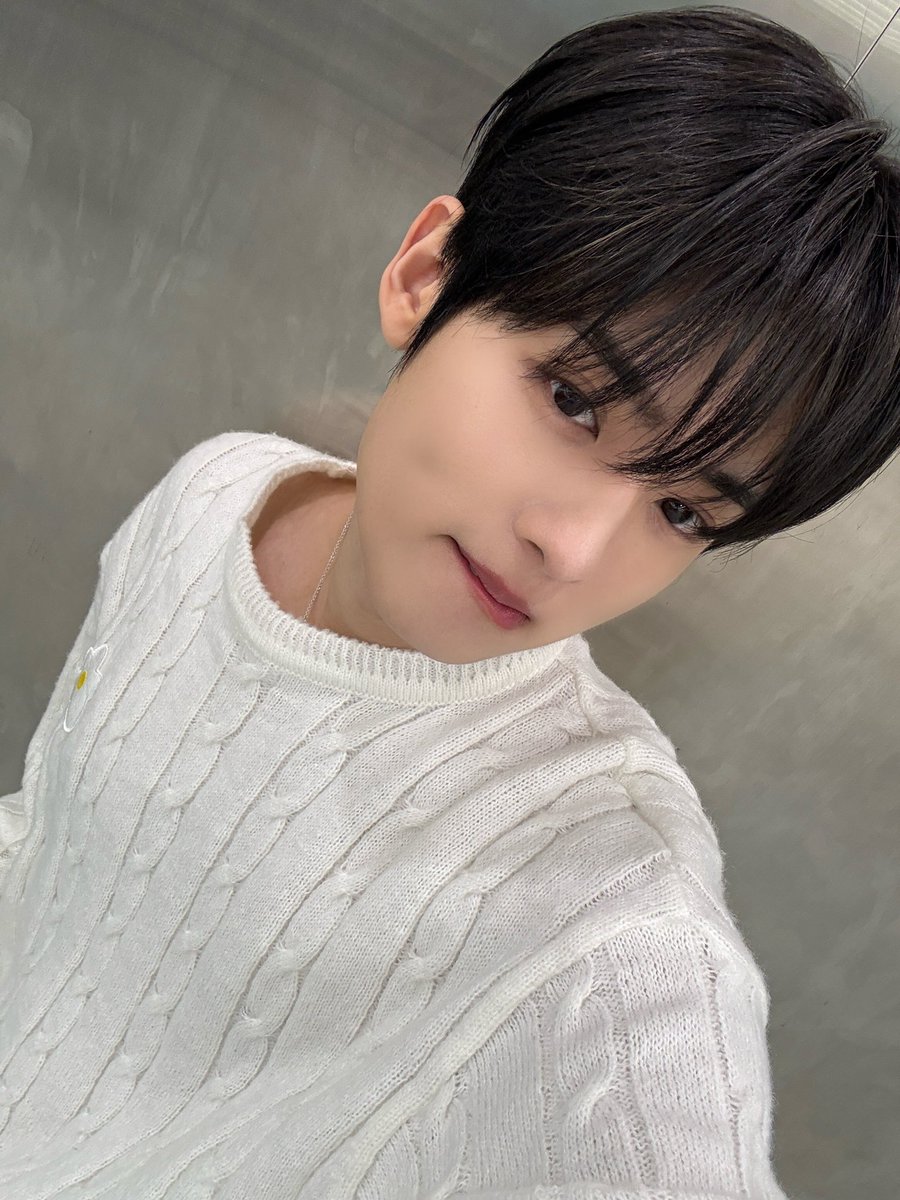 YOUNITE_twt's tweet photo. 유니즈 !! 날씨가 좋네요 행복한 하루 되세요~😀

#우노 #WOONO https://t.co/3U6AnWST8z