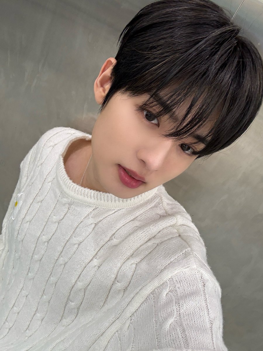 유니즈 !! 날씨가 좋네요 행복한 하루 되세요~😀

#우노 #WOONO