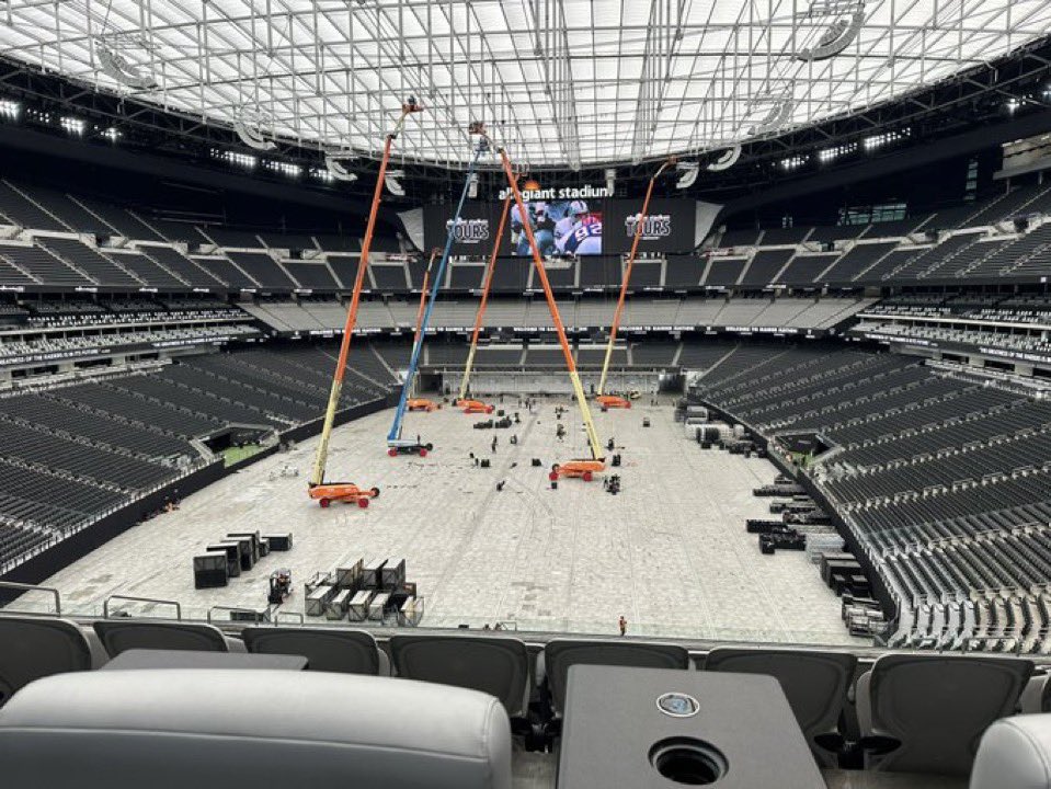 WrestleMania's vibe hits different when the stage is elevated and the ramp is long.. That’s what makes it feel like the biggest show of the year!
Hopefully.. we get that this year.

#WrestleMania #WWE