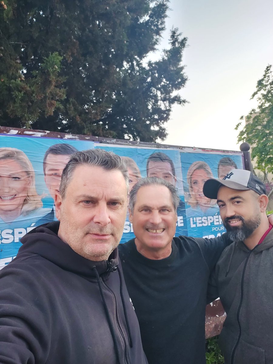 FranckGalbert's tweet photo. Grand collage sur la 9eme circo du #RN06 en soutien à @MLP_officiel 👏 - 🇫🇷
#JeSoutiensMarine #SauvonsLaDémocratie
#rassemblementnational
#LeCannet #Mougins #Auribeau #Pegomas #LaRoquette
➡️ Rejoignez-nous https://t.co/QfpdIIi67N https://t.co/QNdgA7jw9x