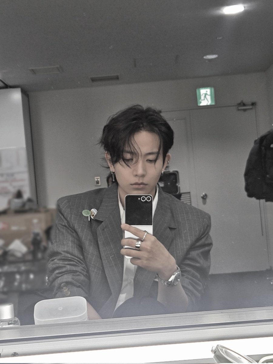 feeling kinda sharp today, you know? just me and this slick suit, bringing the vibes while keeping it real. the hair’s a little wild, but that’s just how i roll—gotta keep it effortless, right? just living life, one selfie at a time.