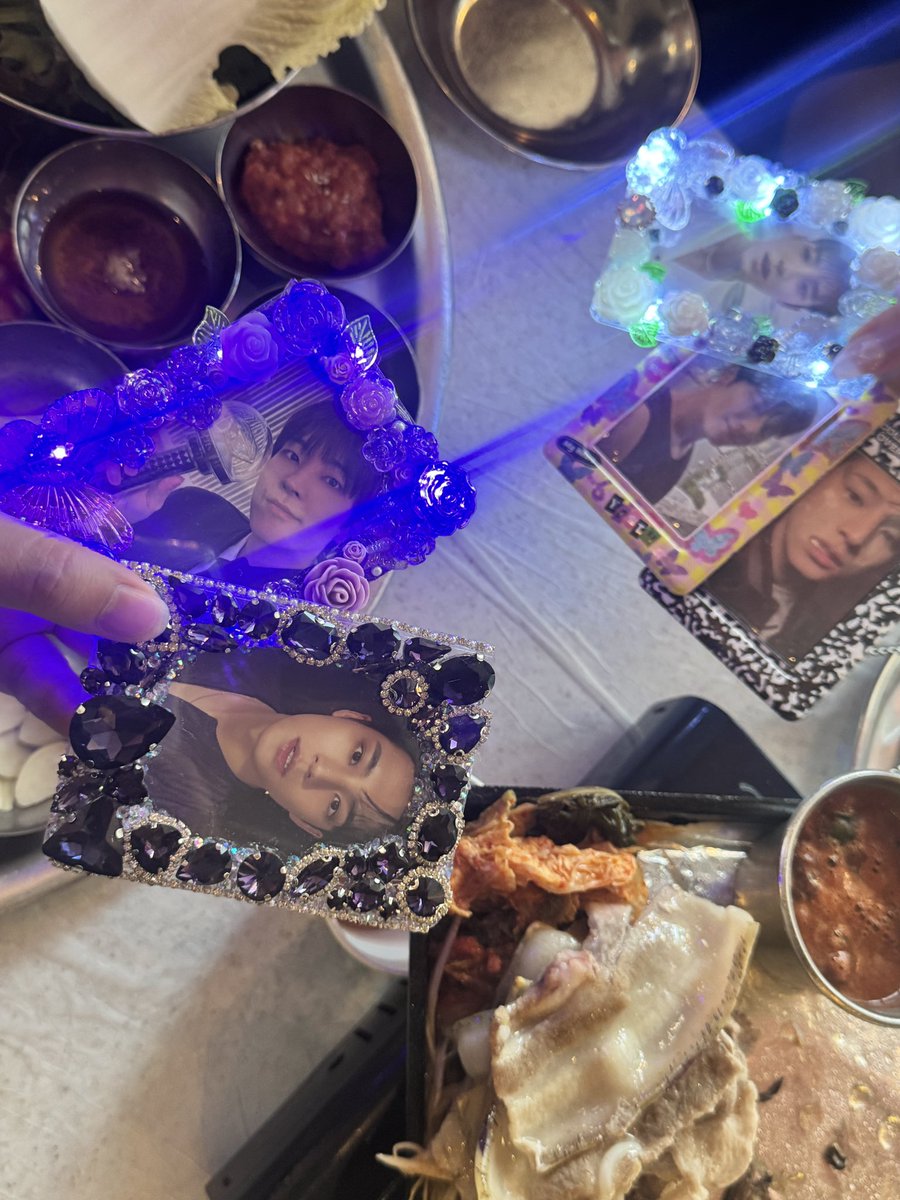 냉삼도맛나고!!샤벳트?!넘맛있어서 2개나먹었어용. !‘ㅜ!너무 맛있고 아름다운 밤!

#_식단_포기안해
#CheatDayforMG