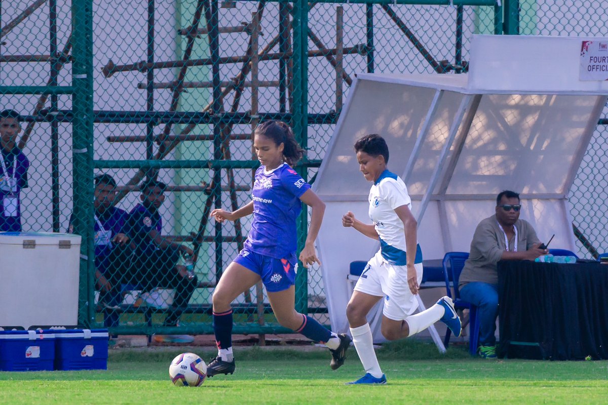 INDWomensLeague's tweet photo. HALF-TIME βΈοΈ
NFA 0οΈβ£- 1οΈβ£ SFC
Advantage @SethuFCMadurai, courtesy Hadijah Nandago's sleek touch ππΌ
#NFASFC #IWL π #IndianFootball β½οΈ https://t.co/zsLwWddgmR