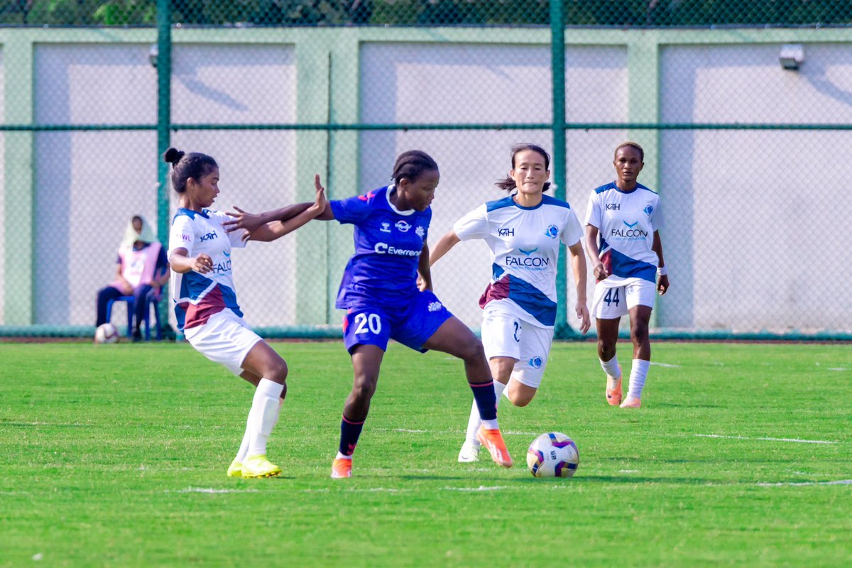 INDWomensLeague's tweet photo. HALF-TIME βΈοΈ
NFA 0οΈβ£- 1οΈβ£ SFC
Advantage @SethuFCMadurai, courtesy Hadijah Nandago's sleek touch ππΌ
#NFASFC #IWL π #IndianFootball β½οΈ https://t.co/zsLwWddgmR