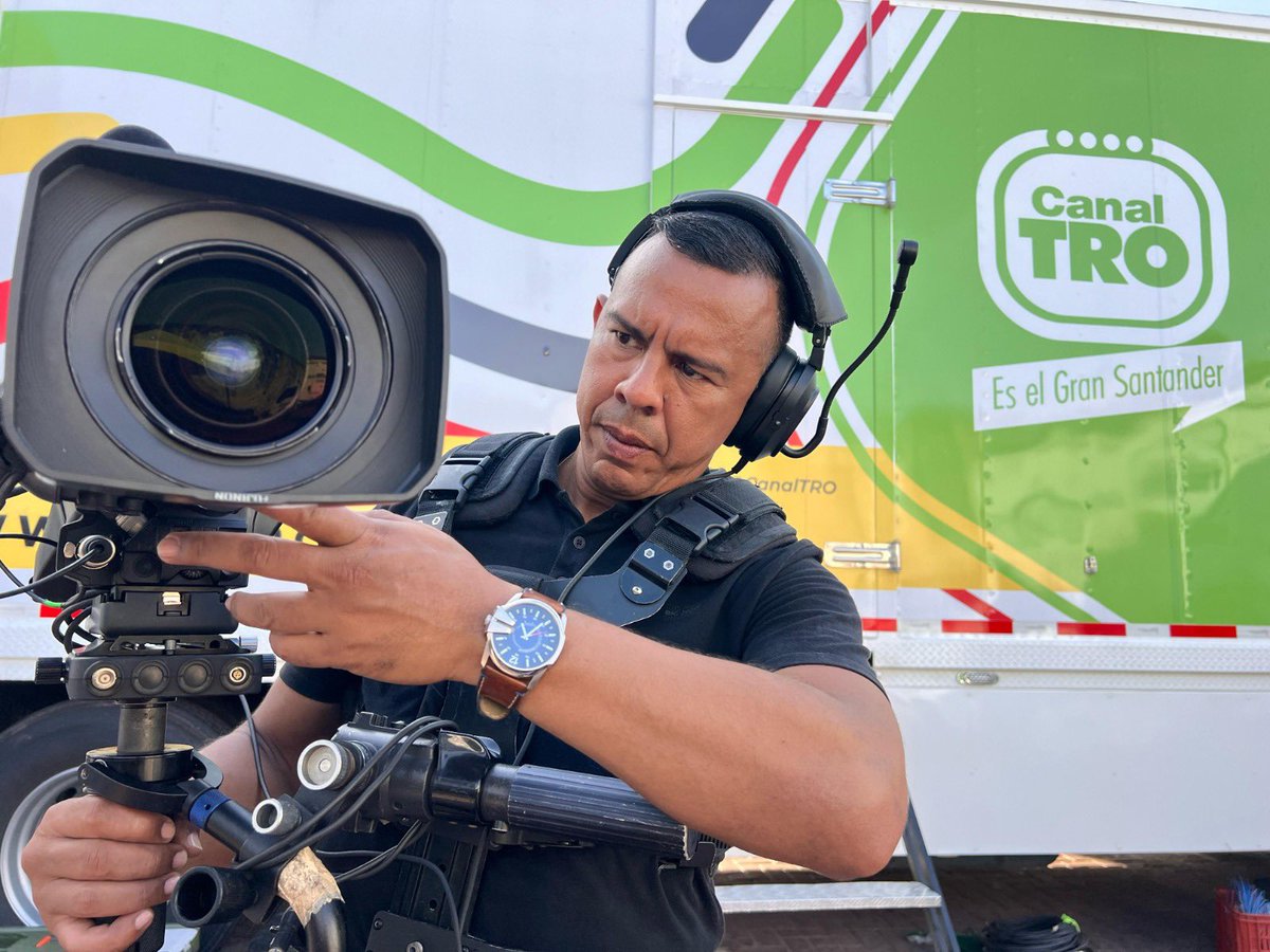 JulianRMolinaG's tweet photo. Impecable! Felicitaciones, @CanalTRO, por la transmisión de los @PremiosIndia. Titánica labor, que hizo posible más de cinco horas de transmisión, por un gran equipo humano y tecnológico. #MinTICenLosIndiaCatalina
#PrendeLaTVPública
#PremiosIndia2025 https://t.co/QIZmgtLJhE