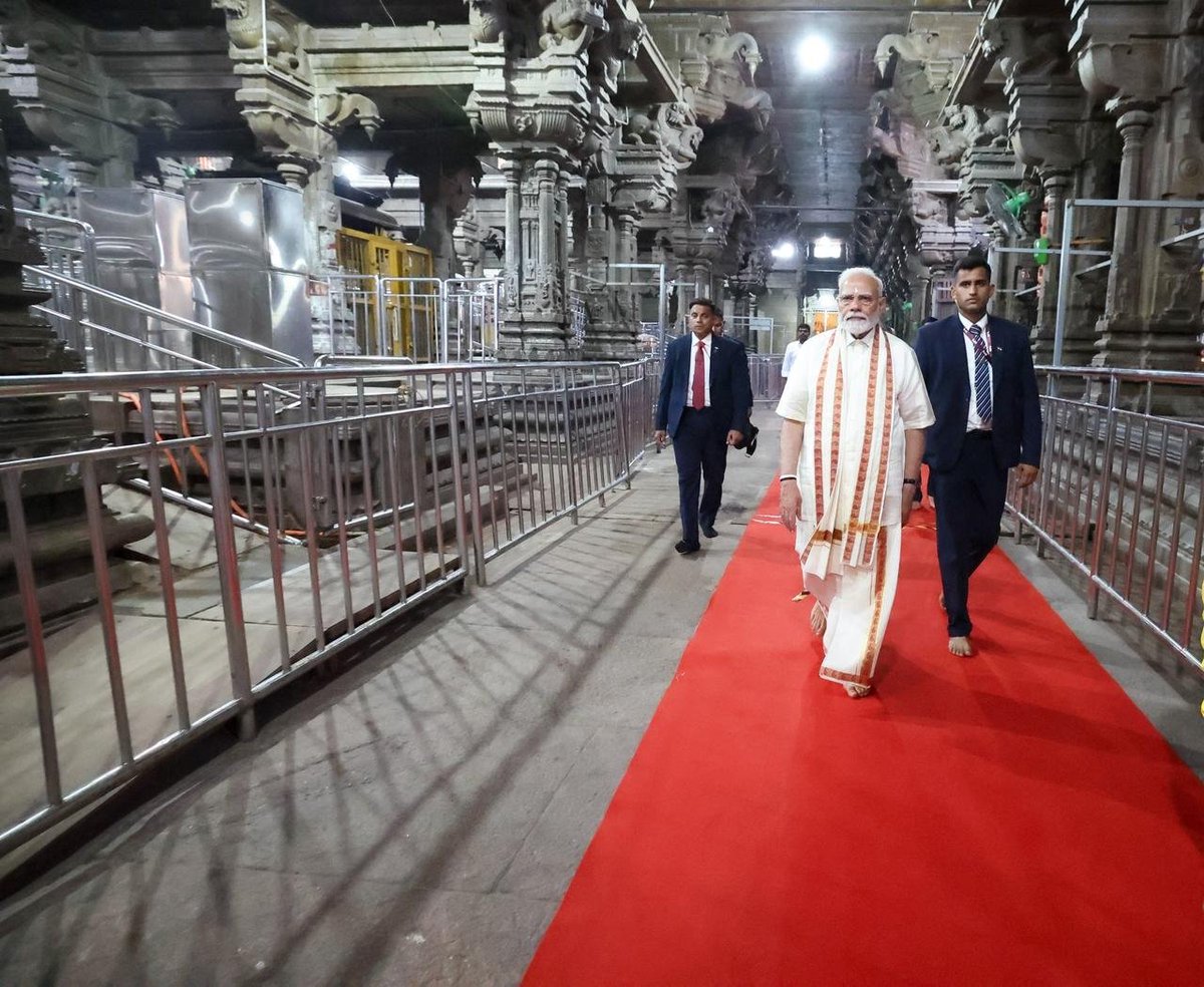 narendramodi's tweet image. ராமேஸ்வரத்தில் உள்ள ஸ்ரீ அருள்மிகு ராமநாதசுவாமி கோயிலில் பிரார்த்தனை செய்தேன்.