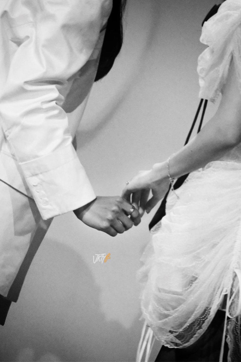 wilxiiix's tweet photo. “ขอบคุณที่เรายังมีกันและกันในทุกช่วงการเติบโต” - ชาล็อต

“รู้สึกโชคดีที่ยังมีกันอยู่” - อิงฟ้า https://t.co/s5l5JJr7S4