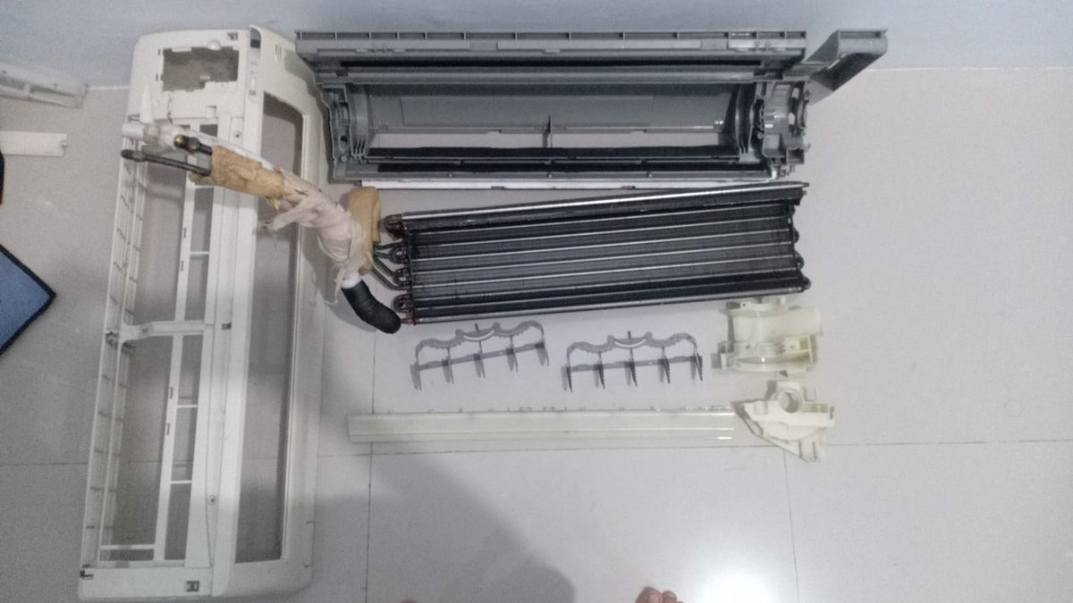 pjteknik's tweet image. Cuci besar membuat kinerja AC kembali maksimal, mencegah dan memperbaiki kebocoran AC.
#ServisAC #ServiceAC #TukangAC

@pundingin @zharki2018
Before                           After