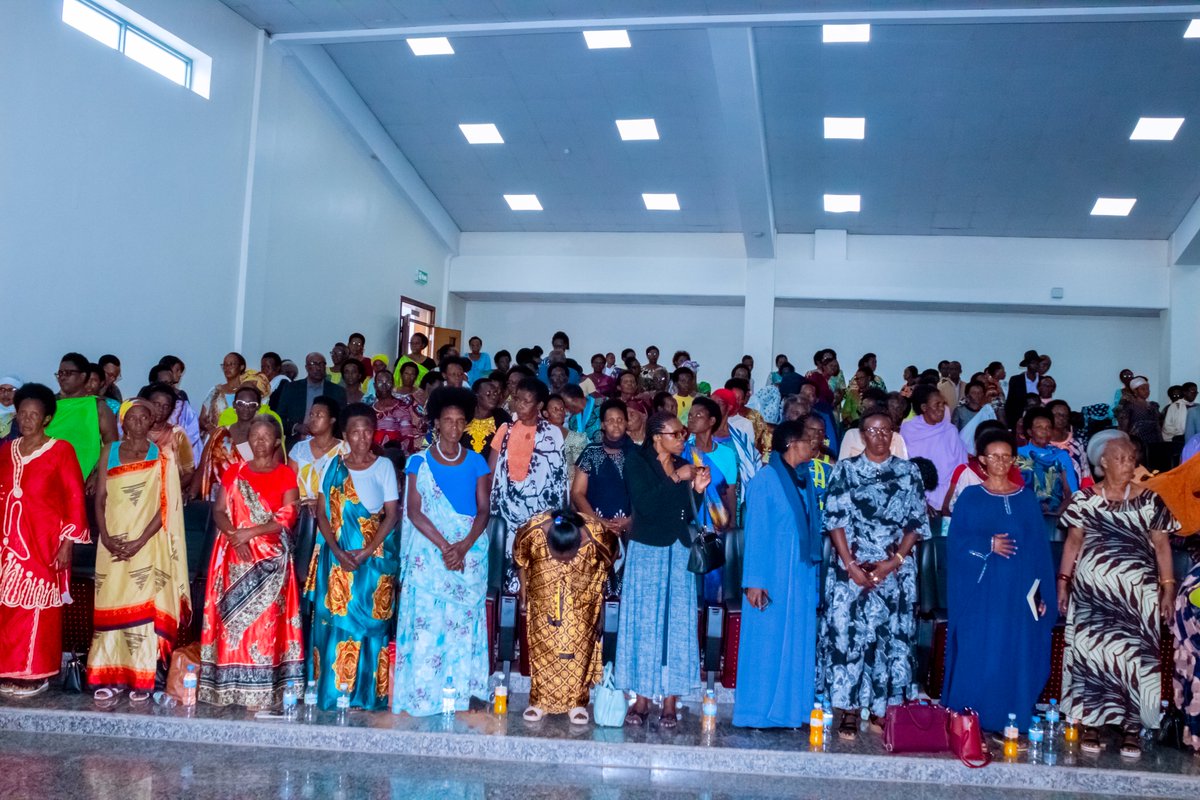 <a href="/dusengiyumvas/">Samuel DUSENGIYUMVA</a> Mayor wa <a href="/CityofKigali/">City of Kigali</a> yashimiye abanyamuryango ba AVEGA Agahozo uburyo babaye indashyikirwa bakagira uruhare mukubaka igihugu nyuma y’ibihe bikomeye banyuzemo, bakita ku mfubyi nyamara bamwe muri bo bari bakiri bato, yabijeje ko Leta izakomeza kwita ku mutekano