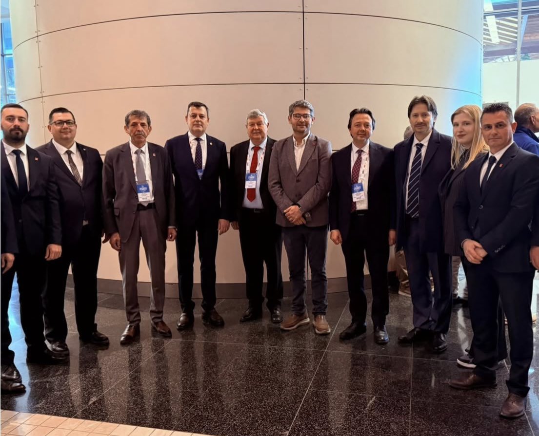 İrade Milletindir!
Kurultayımızda oyumuzu kullandık. 
Kazanan demokrasi, kazanan Türkiye olacaktır.
#İradeMilletindir