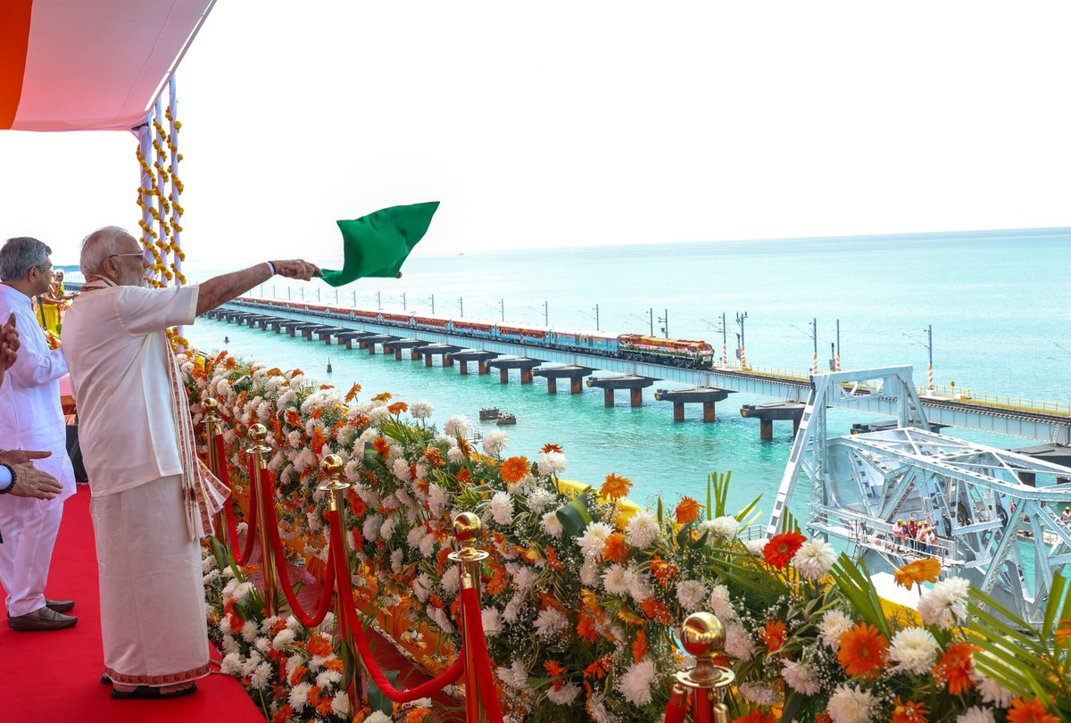 narendramodi's tweet photo. உயர்தரமான உள்கட்டமைப்பை உருவாக்குவதற்கான இந்தியாவின் முயற்சிகளுக்கு ஒரு சிறப்பான நாள்! 

புதிய பாம்பன் பாலம் திறந்து வைக்கப்பட்டது. ராமேஸ்வரம் - தாம்பரம் (சென்னை) ரயில் சேவை கொடியசைத்து தொடங்கி வைக்கப்பட்டது. https://t.co/7Lq6MmxWfZ