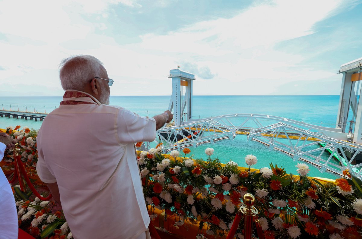 narendramodi's tweet photo. உயர்தரமான உள்கட்டமைப்பை உருவாக்குவதற்கான இந்தியாவின் முயற்சிகளுக்கு ஒரு சிறப்பான நாள்! 

புதிய பாம்பன் பாலம் திறந்து வைக்கப்பட்டது. ராமேஸ்வரம் - தாம்பரம் (சென்னை) ரயில் சேவை கொடியசைத்து தொடங்கி வைக்கப்பட்டது. https://t.co/7Lq6MmxWfZ