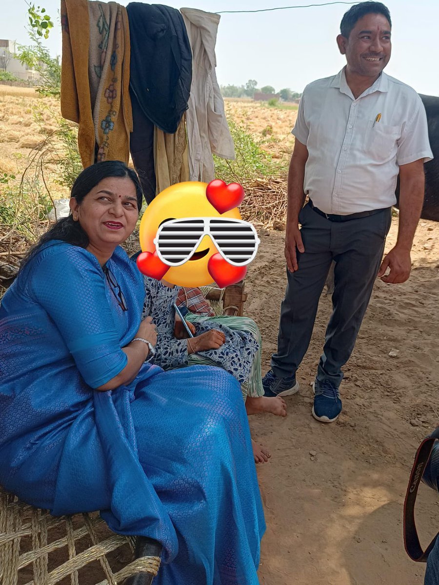 बच्ची :" मैं स्कूल क्यों जाऊं कोई और भी तो नहीं जाता"

नूंह को जीरो ड्रॉपआउट बनाने के लिए हमे ऐसे ही बच्चों को हर जगह जाकर लाना होगा उन्हें सपने दिखाने होंगे जिनको वो तालीम से हकीकत में बदल सकें । उनकी स्वयं के लिए बनाई गई धारणा को तोड़ना होगा किशोर &amp; ईशा होम गार्ड यहां लेकर गए ।