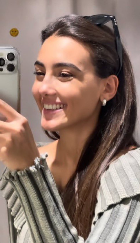 Se scrivessi cosa sto effettivamente pensando dal momento in cui ho visto questo video, verrei denunciata da Zeudi e tutta la sua passata e futura discendenza