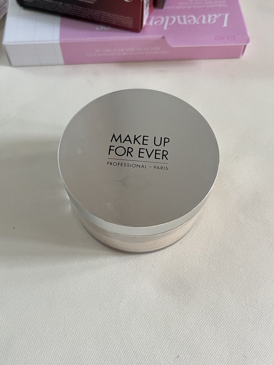 Minra_2's tweet photo. Make up for ever ultra hd setting powder
อันนี้ได้จากช็อปแท้ในเกาเลย 1500+
เป็นแป้งเซ็ตผิว+เบลอรูขุมขน ดีมากๆ
สีเหมาะกับคนผิวโทนเหลืองนิดนึงง 

ส่งต่อ 200 (ไม่มีพัฟ)  65-70%

#ส่งต่อเครื่องสําอาง #ส่งต่อคสอเกาหลี #ส่งต่อคสอ #ส่งต่อคสอมือสอง https://t.co/zwJ1xCQnuv